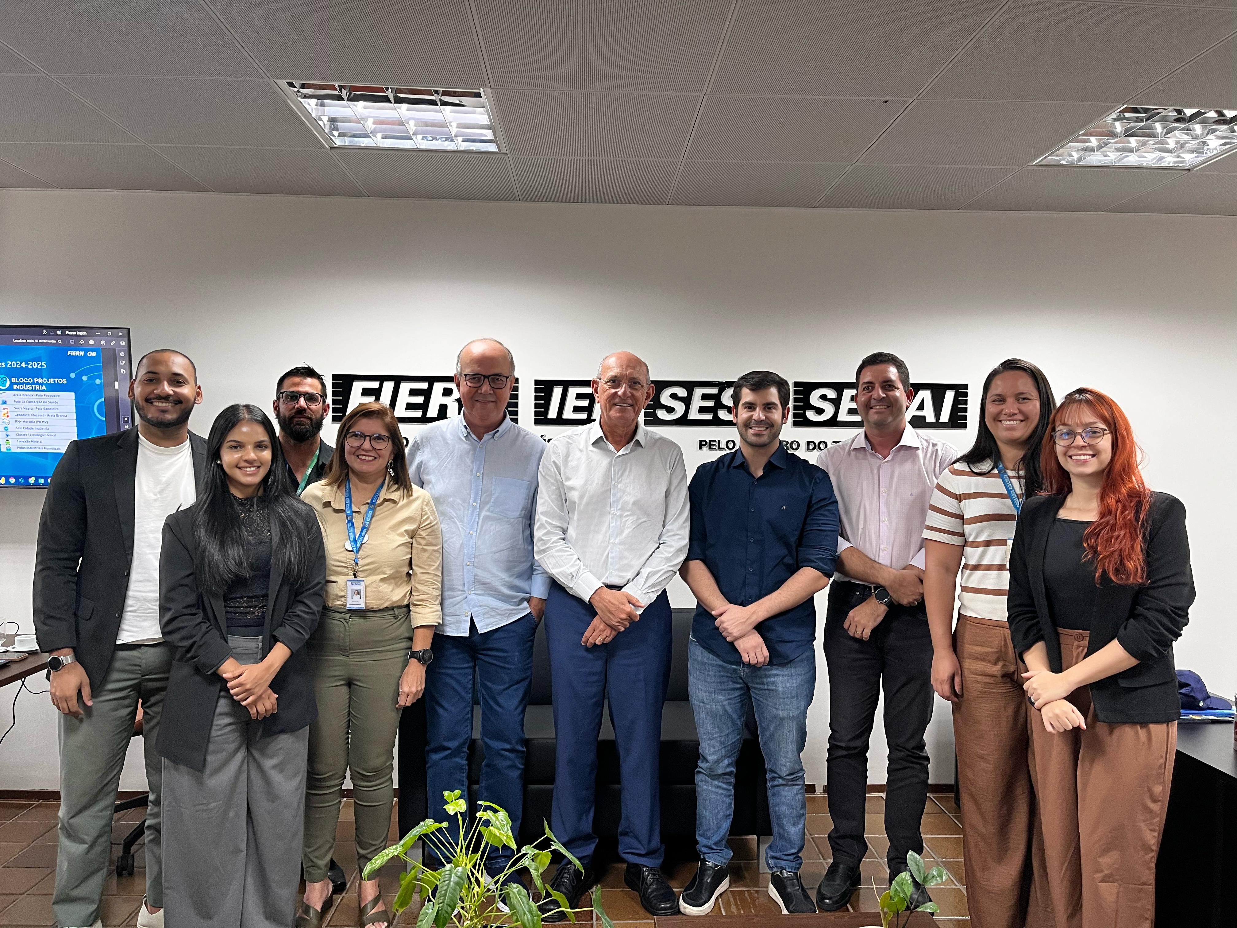 FIERN apresenta dados econômicos do RN e de Natal ao vereador Robson Carvalho
