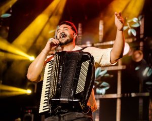 Festival do Industriário realiza grande final no Teatro Riachuelo com show de Gianinni Alencar