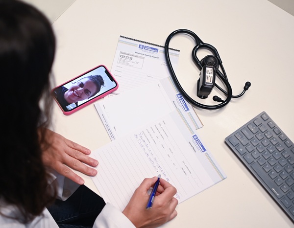 Oito em cada dez pessoas têm interesse em usar serviços de saúde digital, mostra pesquisa do SESI