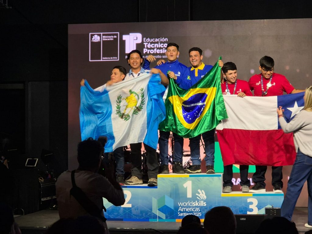 Brasil é campeão da WorldSkills Américas e leva ouro com o SENAI-RN em energia solar