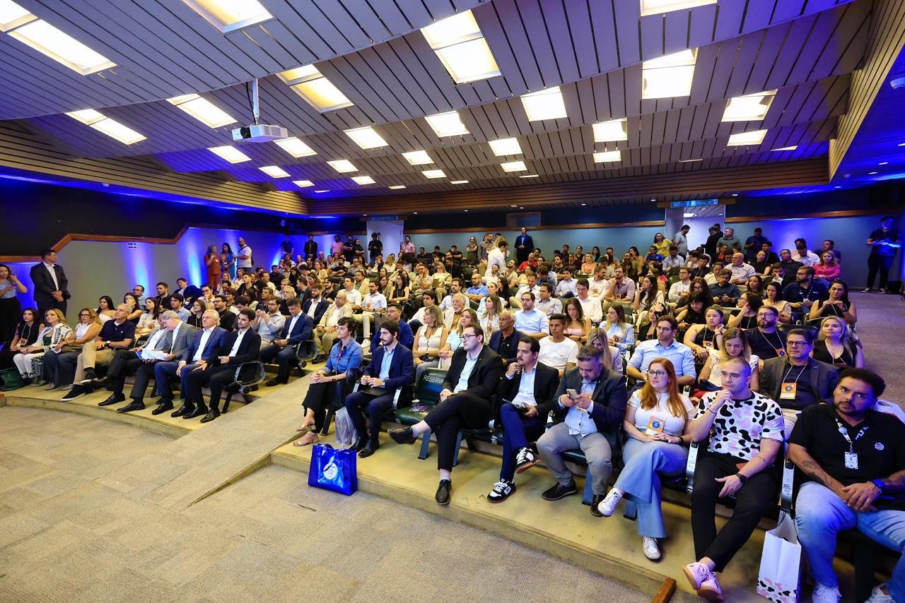 Participantes reunidos em edição anterior do ENAJI