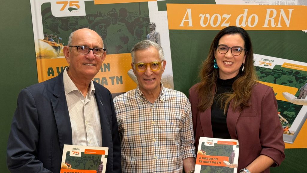 Presidente da FIERN prestigia lançamento de livro que celebra os 75 anos da Tribuna do Norte 