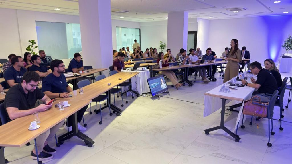 FIERN Jovem debate o diferencial humano em um contexto de mudanças tecnológicas