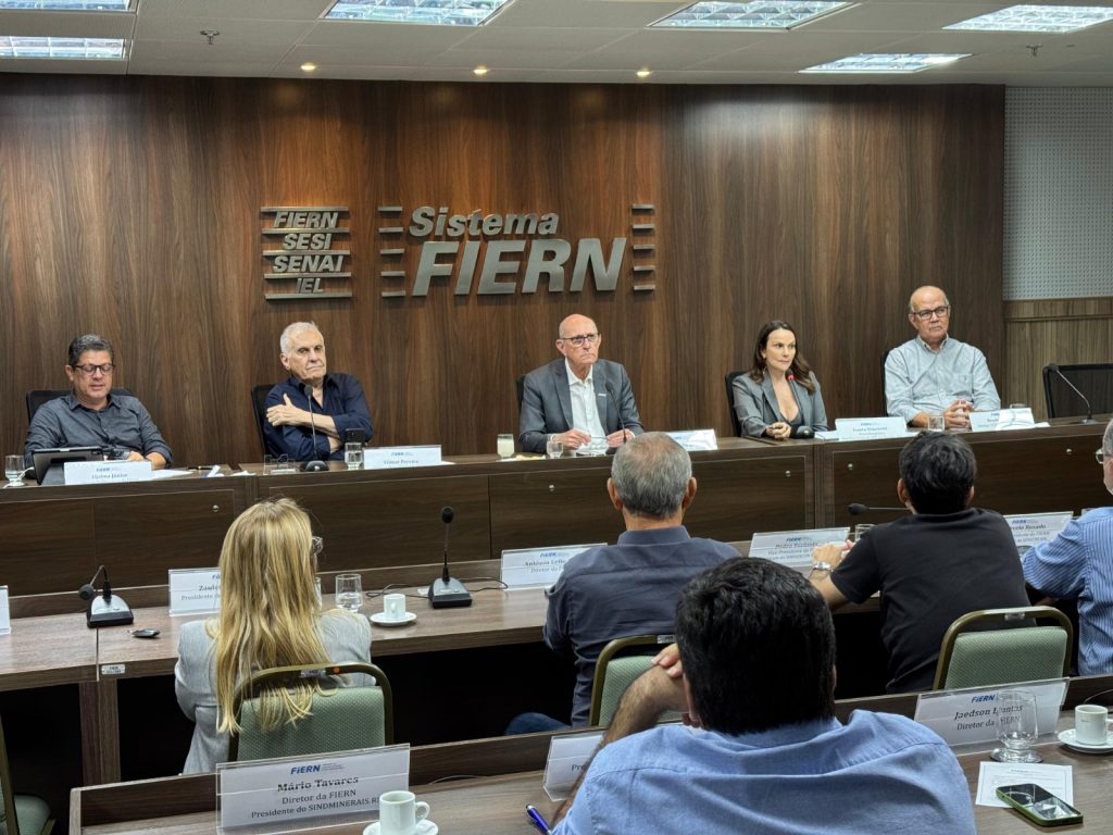 FIERN recebe desembargadora do TRT-RN para debate sobre prevenção de riscos psicossociais nas relações de trabalho