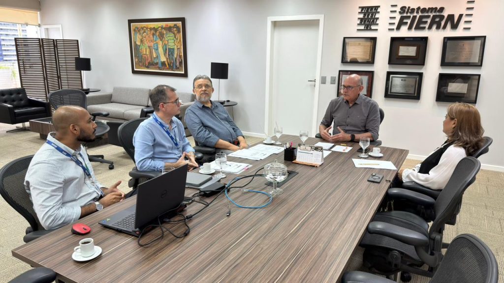 Roberto Serquiz recebe relatório de ações e plano de atividades da COMPEM/FIERN 