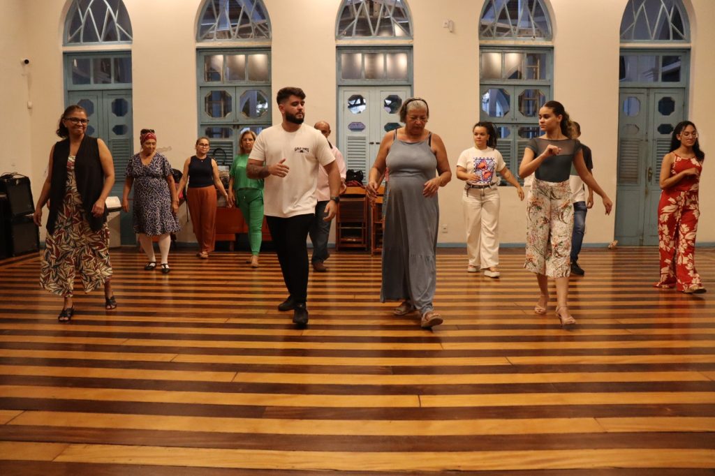 Alunos de Artes Cênicas e Dança de Salão concluem formação no SESI Solar Bela Vista, em Natal