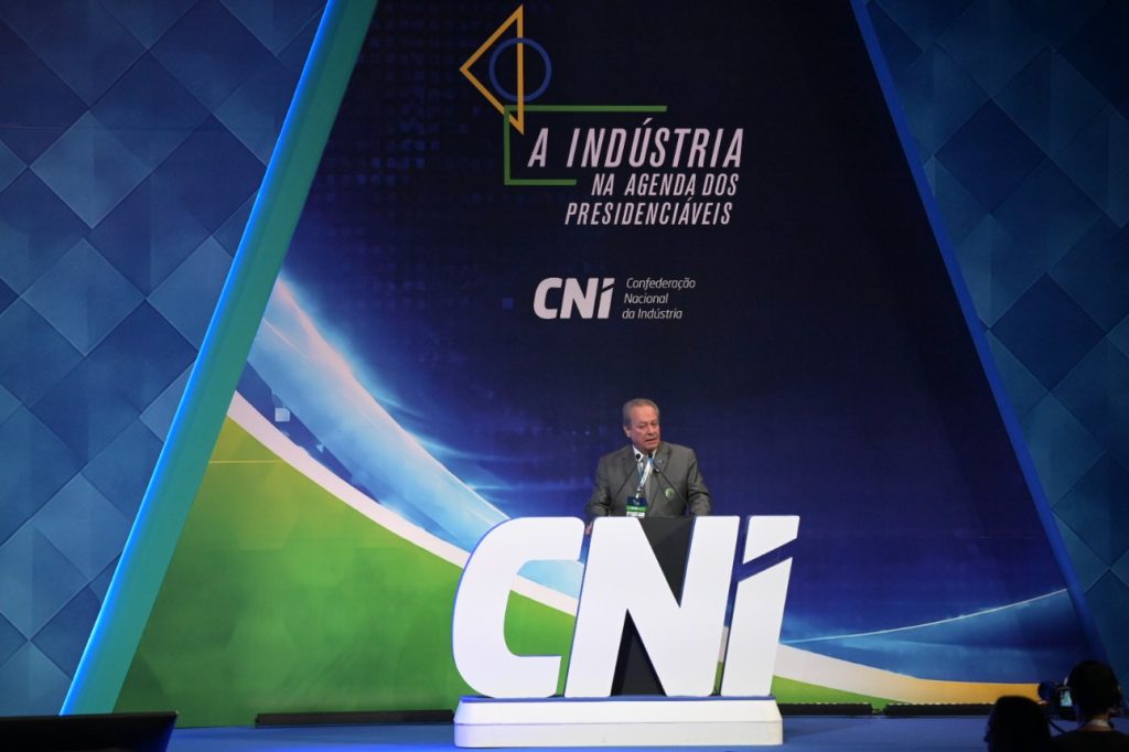 “Indústria precisa estar no centro da estratégia de desenvolvimento”, diz Alban a presidenciáveis