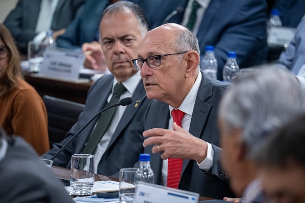 Na CNI, Roberto Serquiz apresenta trabalho do COMPEM para preparar MPEs para Reforma Tributária