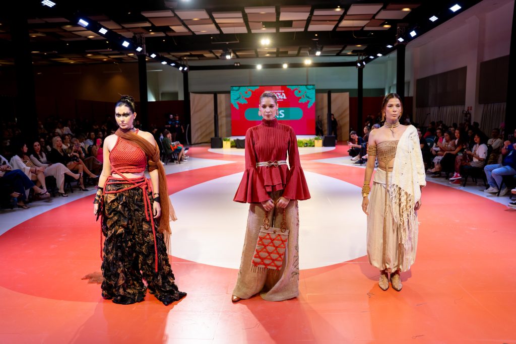 Coleção Tramas de Campo Aberto faz tributo às mulheres gaúchas e vence o GINGA Novos Talentos da Moda 