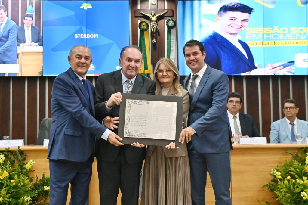 Diretor da FIERN e presidente do Sindisorvete-RN recebem homenagem na Assembleia Legislativa