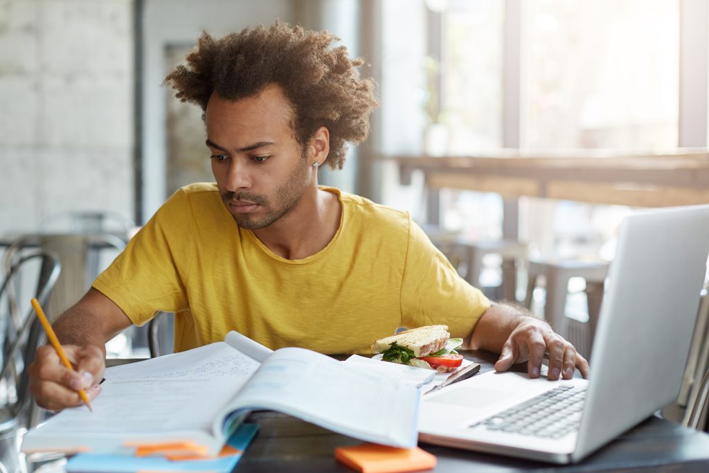 De gestão à TI: SENAI-RN abre inscrições para 2 mil vagas em cursos on-line gratuitos