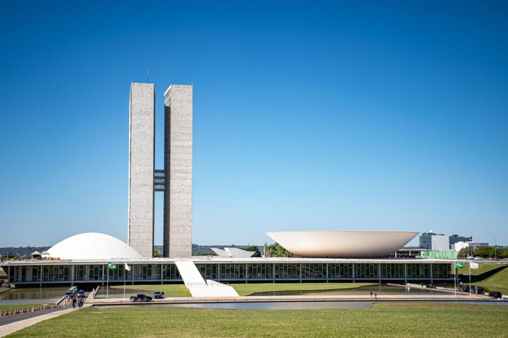 Setor produtivo alerta para aumento da inflação, desemprego e alta no preço de produtos e serviços caso a redução da jornada de trabalho seja aprovada