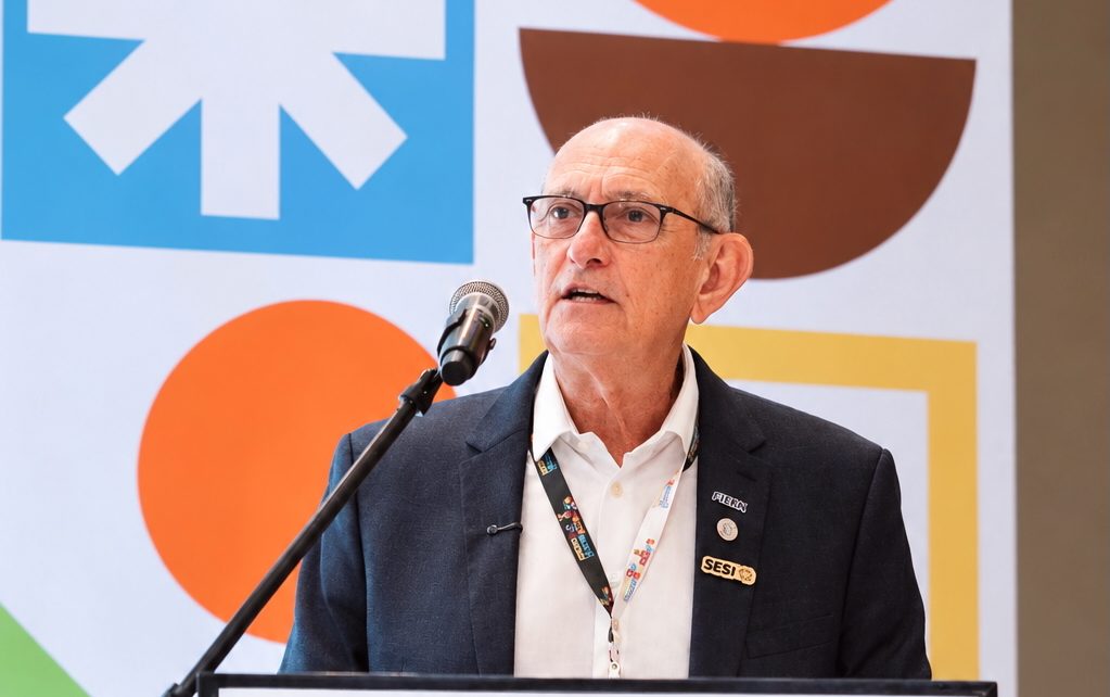 “Vocês já são o presente da indústria brasileira”, afirma Roberto Serquiz na abertura do VII ENAJI 