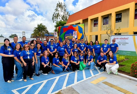 Professores das escolas do SESI-RN recebem homenagens e visitam indústrias